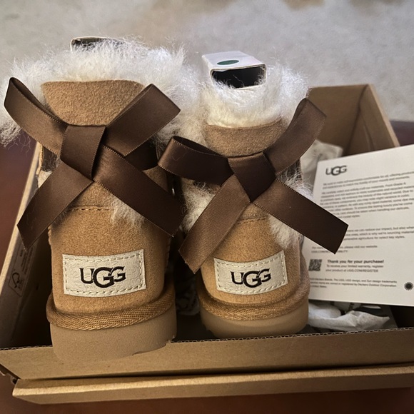 UGG Mini Bailey Bow II Water Resistant Bootie - Picture 2 of 8